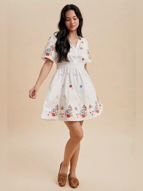 Urban Outfitters NWT White Cotton Floral Embroidered Mini Boho Dress Lined